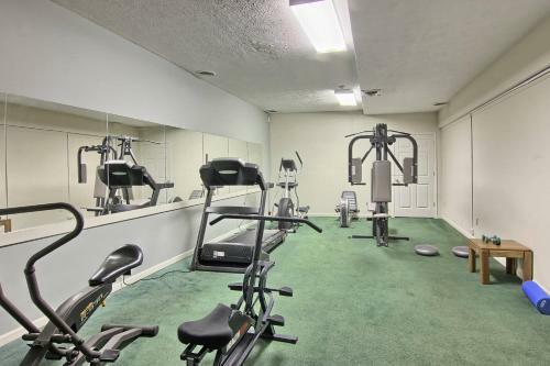 108 Pointes North Inn