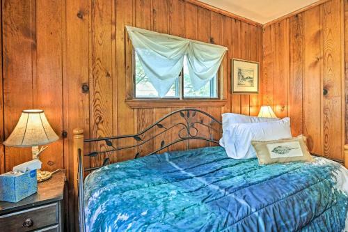 Lakeside Charlevoix Cabin With Ideal Location!