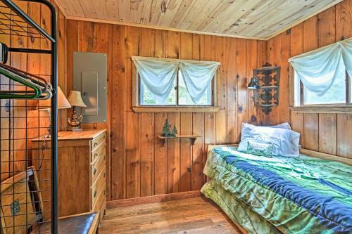 Lakeside Charlevoix Cabin With Ideal Location!
