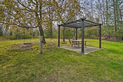 Lake Charlevoix Pet-friendly Cabin Getaway!