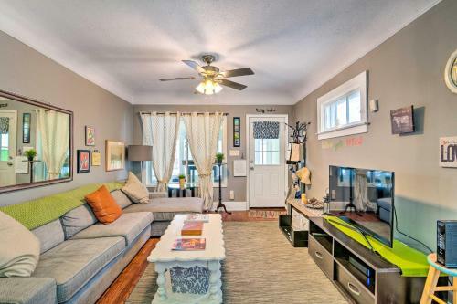 Eclectic Abode With Sunroom - 2 Mi To Downtown