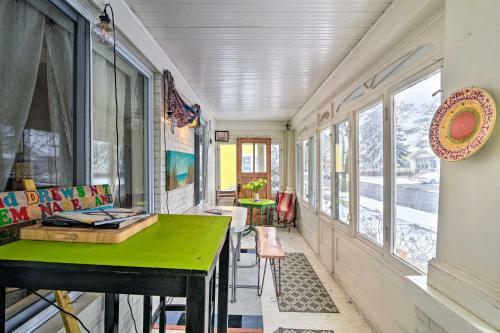 Eclectic Abode With Sunroom - 2 Mi To Downtown