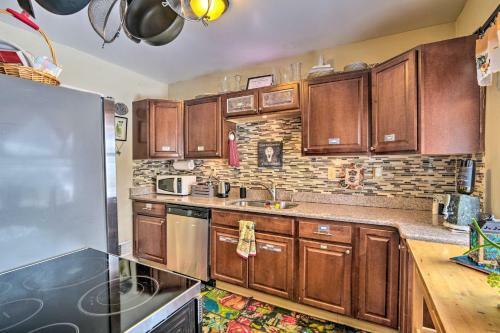 Eclectic Abode With Sunroom - 2 Mi To Downtown