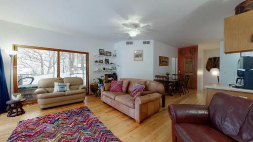 Jacobia Lakefront Retreat