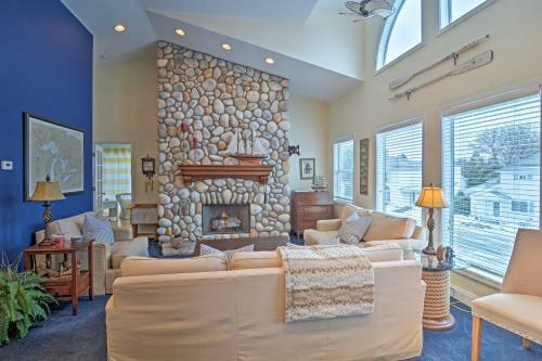 Apartamento Harbor Springs Condo With Bay View - Walk To Beach!