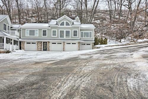 Apartamento Harbor Springs Condo With Bay View - Walk To Beach!