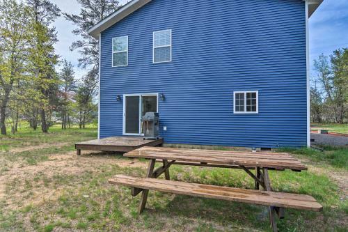 Up North Getaway With Bbq, 3mi To Au Sable River