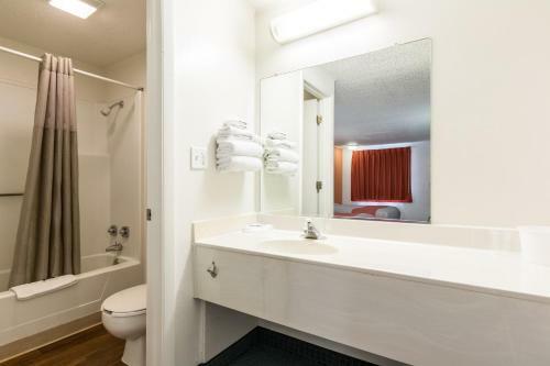Hotel Travelodge By Wyndham Lansing