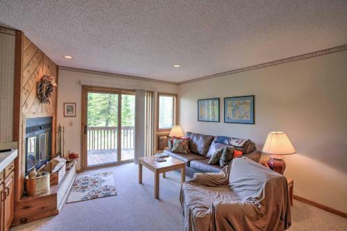 Apartamento Quaint Mancelona Condo With Deck At Schuss Mountain!