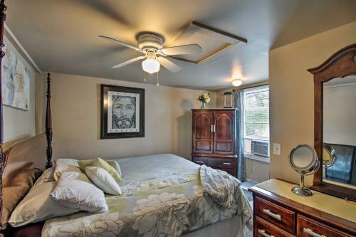 Cozy Lakefront Lapeer House With 2 Paddle Boats!