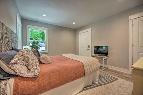 Fully Renovated Home With Fire Pit Walk To Beach
