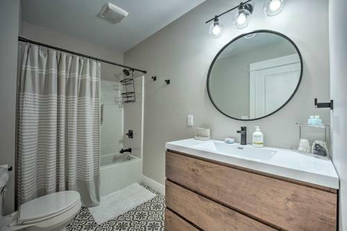 Fully Renovated Home With Fire Pit Walk To Beach
