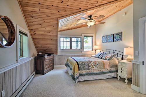Petoskey Waterfront Cottage With Deck And Grill!