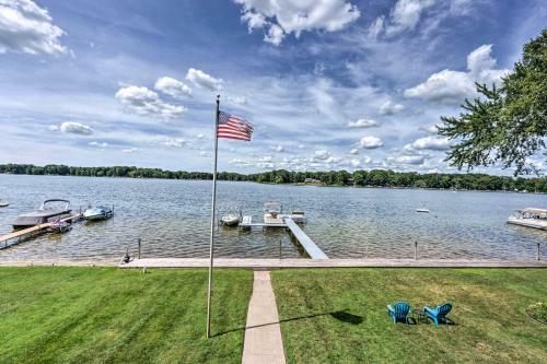 Lakehouse With View, Dock, Sunroom And 2 Decks!