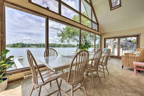 Lakehouse With View, Dock, Sunroom And 2 Decks!