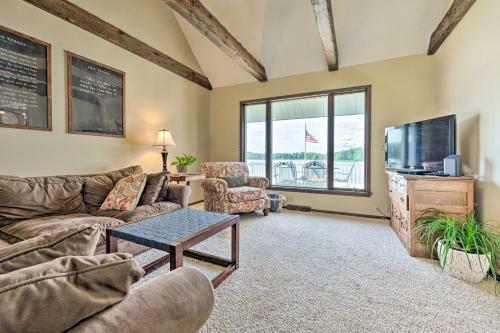 Lakehouse With View, Dock, Sunroom And 2 Decks!