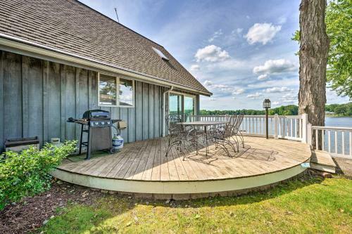 Lakehouse With View, Dock, Sunroom And 2 Decks!