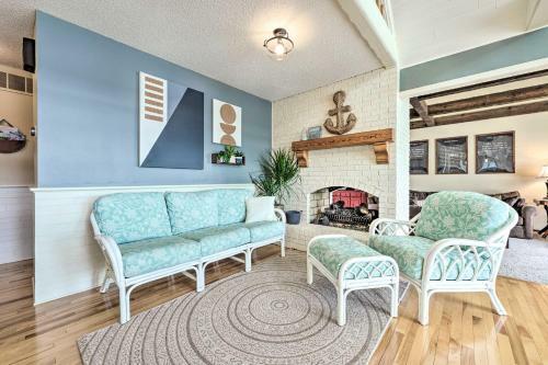 Lakehouse With View, Dock, Sunroom And 2 Decks!