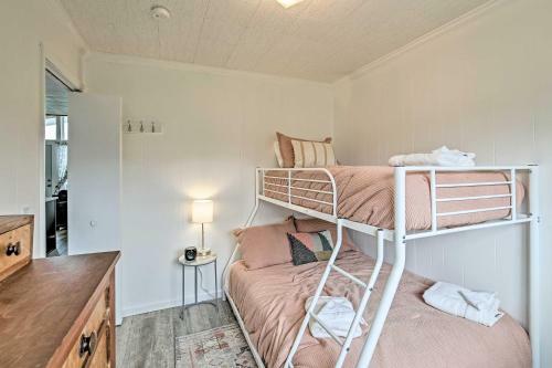 Lakefront Cottage Near Wineries And State Parks