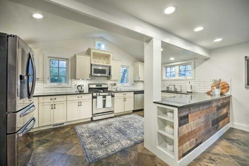 Sprawling Retreat With Private Beach Access!