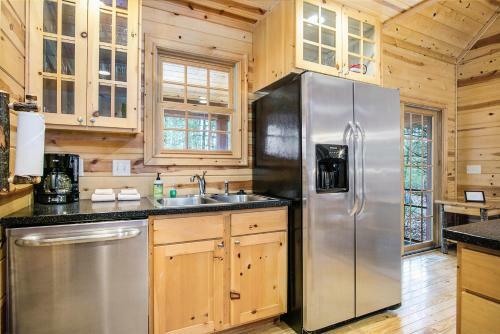 Kingfisher Cove Cabin 27