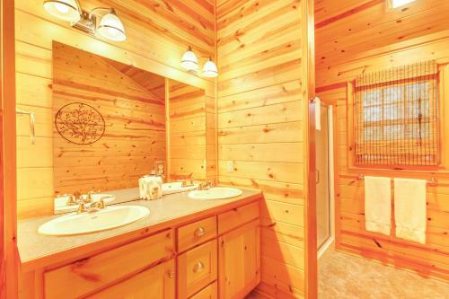 Kingfisher Cove Cabin 16