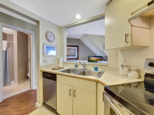 304 North Shore Inn