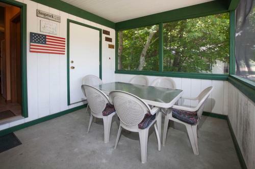 Villa Goshorn Lake Cottage #9
