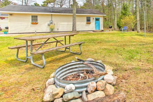 Apartamento Cozy Suttons Bay Studio With Fire Pit-walk To Beach!