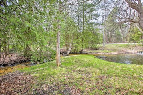 Apartamento Cozy Suttons Bay Studio With Fire Pit-walk To Beach!