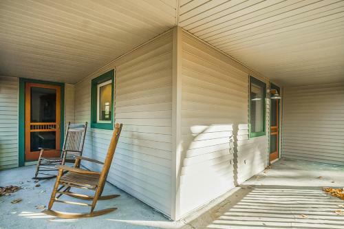 Lodge Riverside Abode