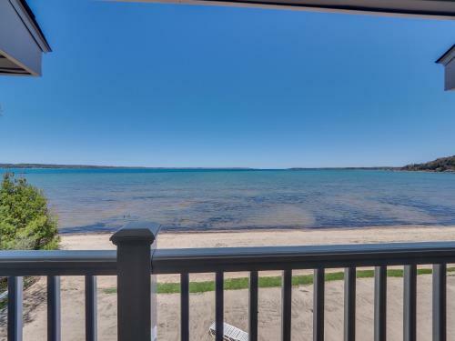302 North Shore Inn