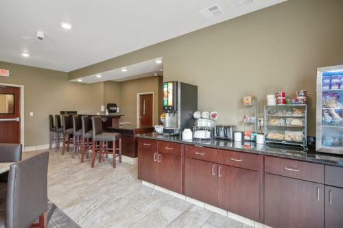 Cobblestone Hotel & Suites - Austin