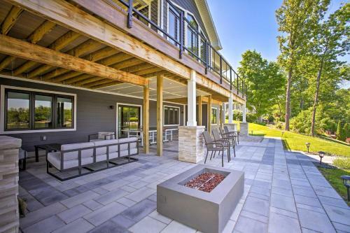 Waterfront Silver Lake Home With Private 40 Dock!