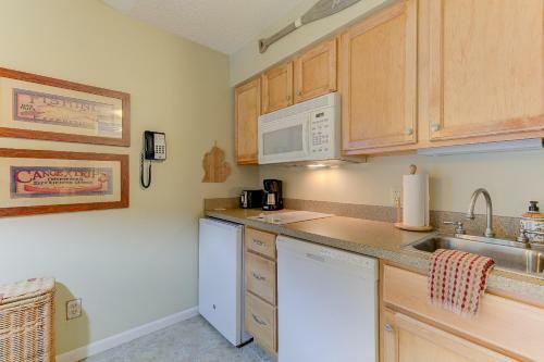 Cozy Country Lakeside Condo