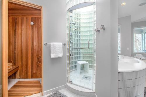 White Pearl Beach House