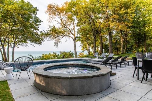 White Pearl Beach House