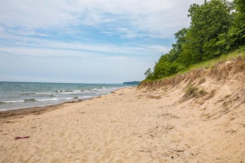 Lakeshore Cottage