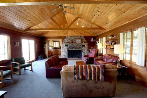 Hotel Five Lakes Resort
