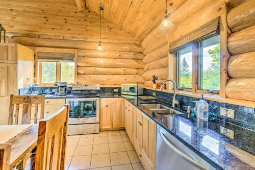 Lutsen Cabin With Fire Pit, Patio And Deck!