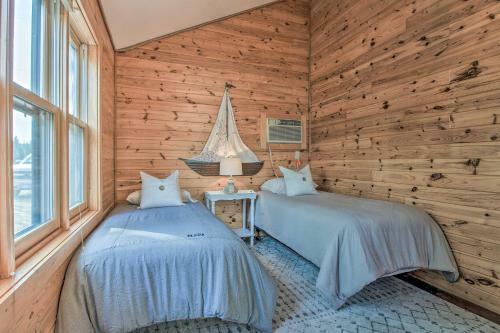 Waterfront Cabin In Detroit Lakes With Deck And Yard