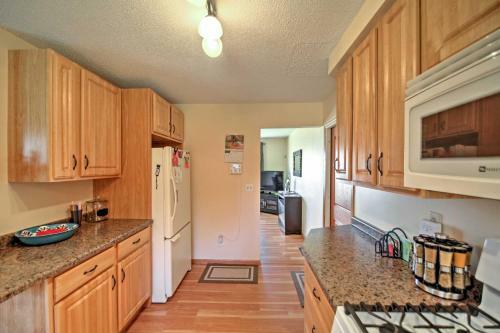Quaint Duluth Hideaway With Private Fenced-in Yard!