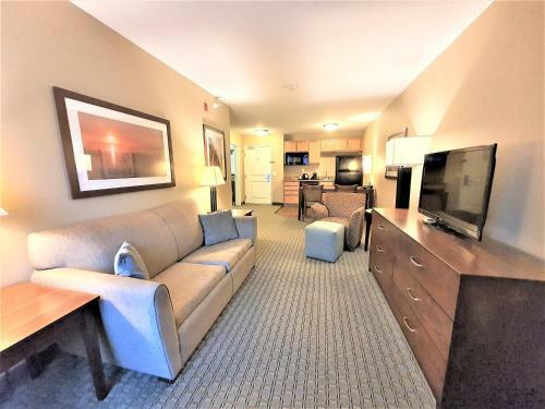 Hotel Amerivu Inn And Suites - Chisago City
