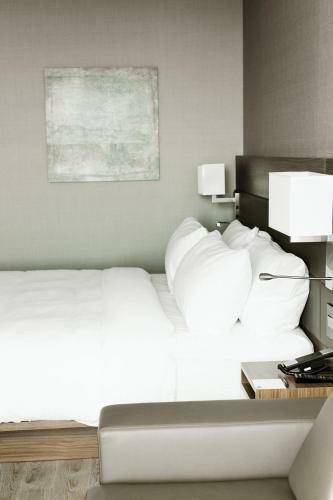 AC Hotel By Marriott Minneapolis West End
