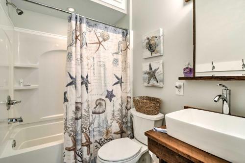 Bay St Louis Cottage - Harbor Half Mi, Beach 1 Mi!