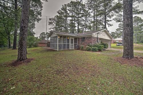 Charming Starkville House With Yard - 2 Mi To Msu!