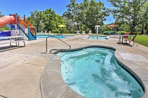Cozy Rustic River Lodge Family Retreat Near Sdc!