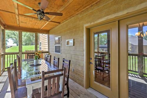 Cozy Rustic River Lodge Family Retreat Near Sdc!