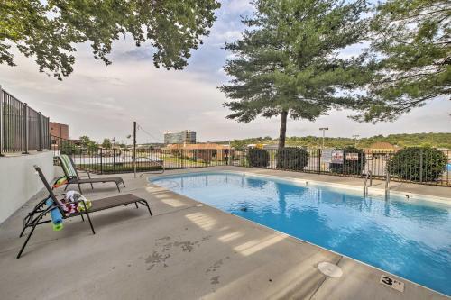 Downtown Branson Home With Pool Mins To The Landing!