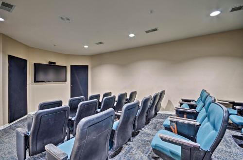 Branson Condo Ideally Located 3 Miles To Downtown!
